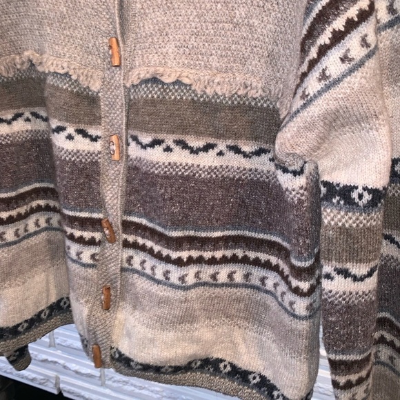 United Colors of Benetton Italian Wool Fringe Accent Toggle Button Sweater M - Picture 7 of 7